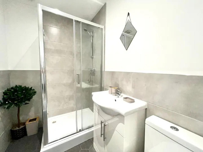 Bathroom, Remarkable 2-bed Apartment in Liverpool, Sefton