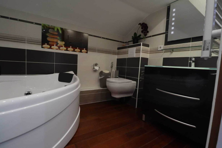 Bathroom 5, Le Lotus Blanc, Savoie