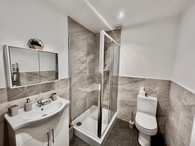 Bathroom, Charming 2-bed Apartment in Liverpool, Sefton