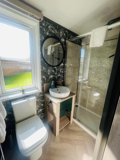 Bathroom 4, Evergreen Lodge with Hot Tub, East Riding of Yorkshire