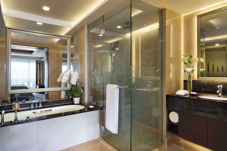 Bathroom 10