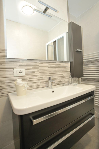 Bathroom 2, AMANTI DUE apartments, Verona