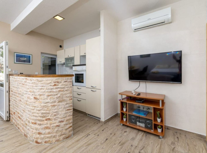 Others 5, Apartments Ser Zane, Jelsa