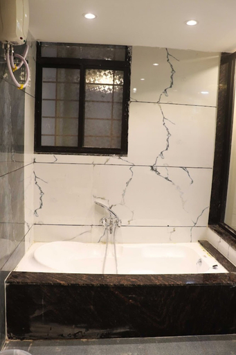 Bathroom, Hotel 7 Heaven Indore, Indore