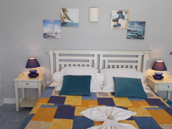 Bedroom 2, Le Clos des Palmiers, Charente-Maritime