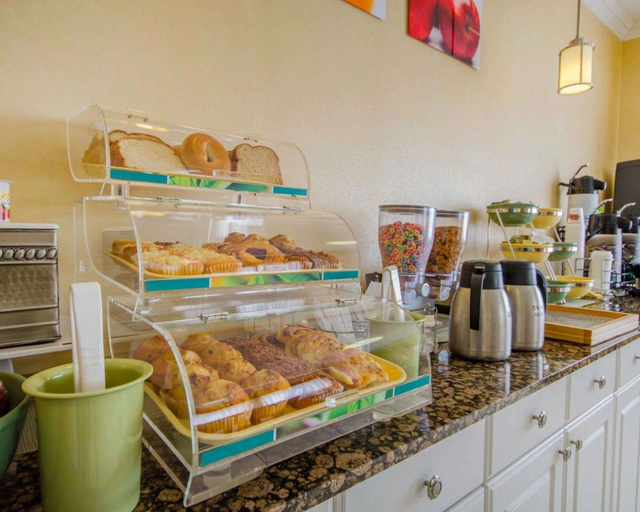 Food & Drinks 4, Quality Inn Evansville Eastland Area, Vanderburgh