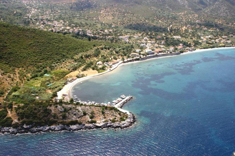 Others 5, Polichni, Peloponnese