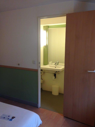 Bathroom 5, ibis budget Rambouillet, Yvelines