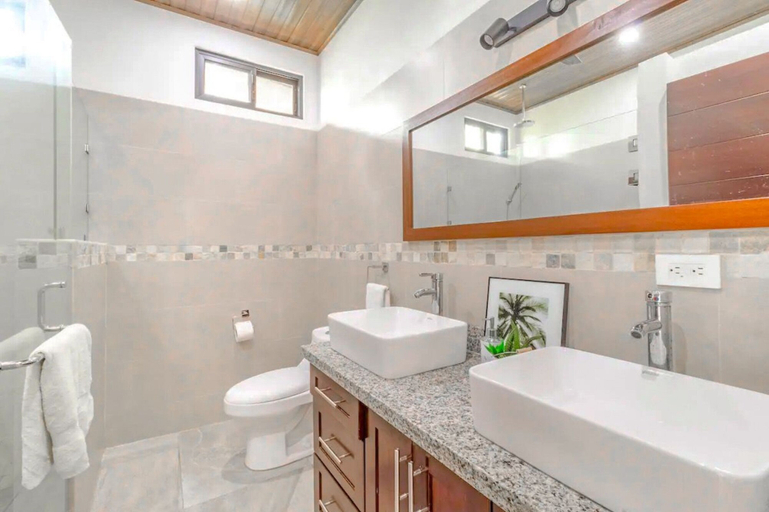 Bathroom 4, Casa Union, Osa