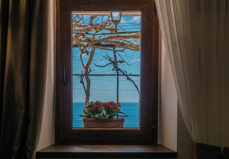 Others 5, Casa Pastrovici del Mare