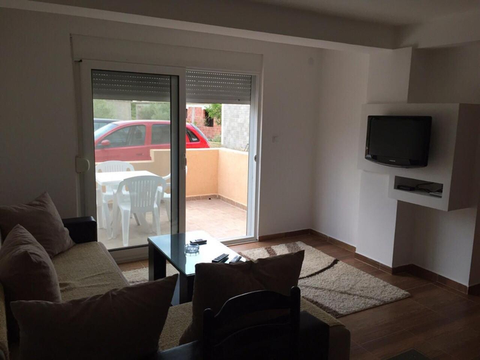Others 3, Ceka Apartments