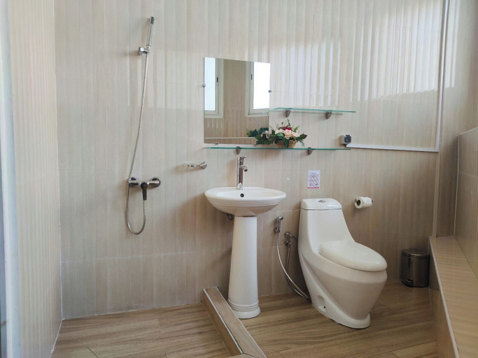 Bathroom 4, DOWNTOWN HOTEL, Analamanga