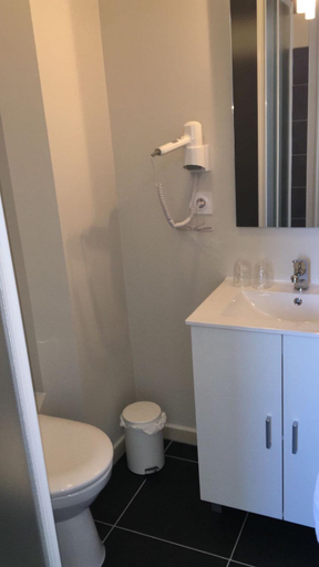 Bathroom 3, Hotel Belvue, Vaucluse