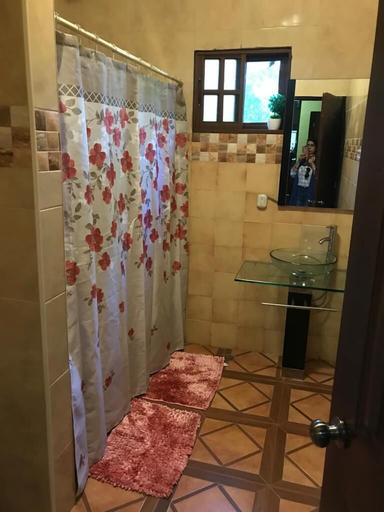 Bathroom, Brisas de los Alpes, Jarabacoa