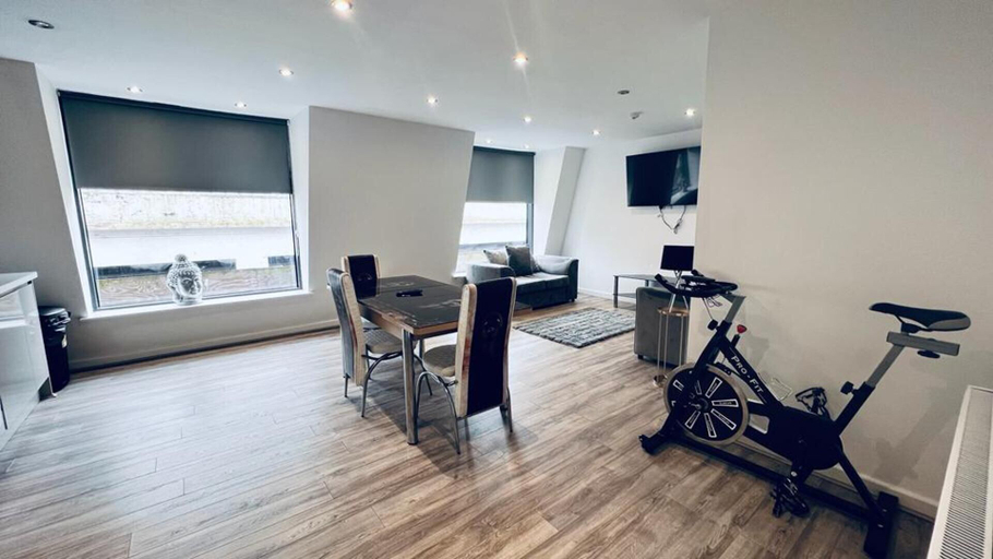 Others 3, Inviting 2-bed Apartment in Liverpool, Sefton