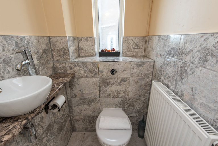 Bathroom 3, Cook Avenue, Durham