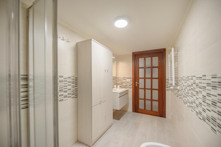 Bathroom 4, MIRANDA APARTMENTS nel cuore del Vomero, Napoli