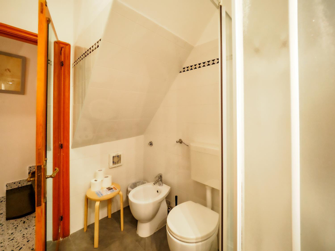 Bathroom 14