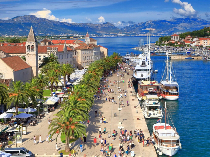 Others 5, Homely Apartment in Trogir near Beach, Okrug