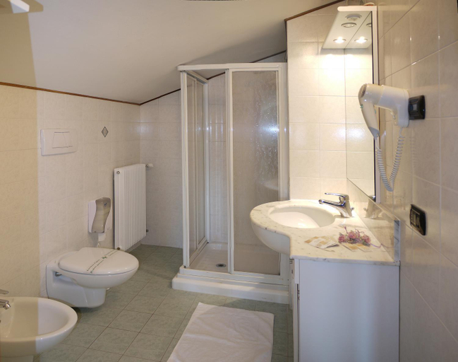 Bathroom 4, ALA Hotel, Treviso