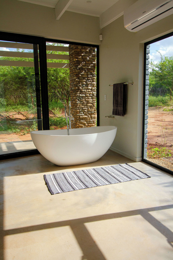 Bathroom 4, Ungava Retreat, Ehlanzeni