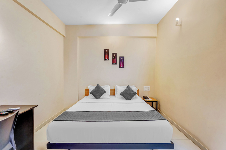 Bedroom 2, UPAR Hotels Nearby Bagmane Tech Park, Bangalore