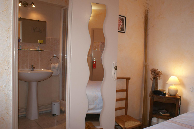 Bedroom 2, Hotel le Dauphin, Orne