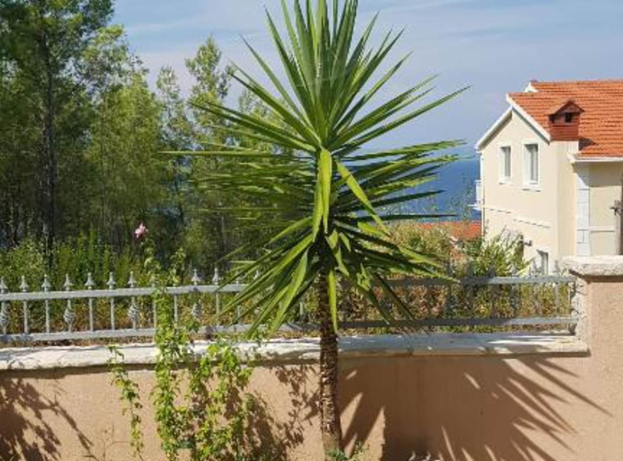 Others 4, Villa Kety, Blato