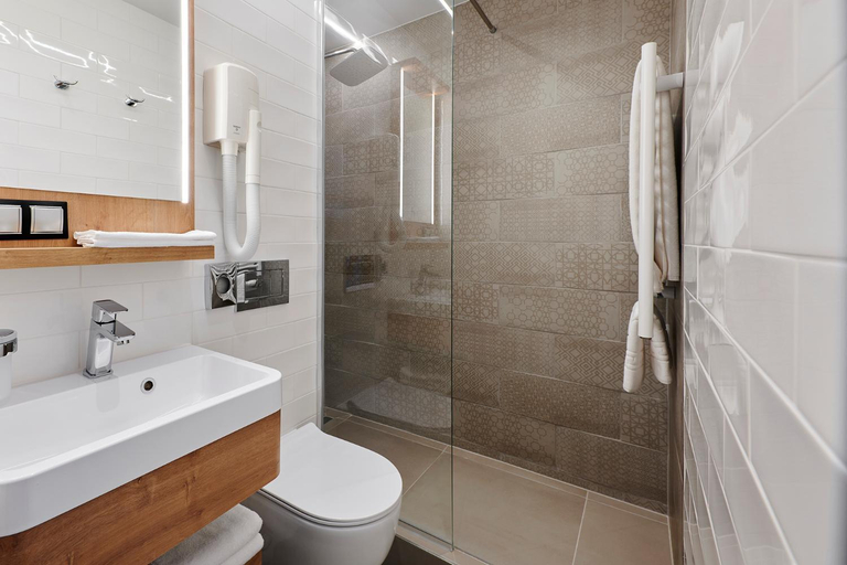 Bathroom 4, Hotel OTP Balatonszemes, Balatonföldvári