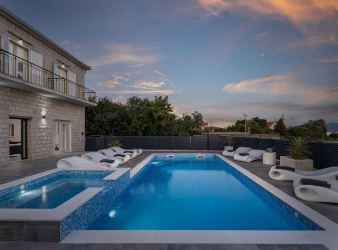Sport & Beauty 4, Villa Stipea, Sućuraj