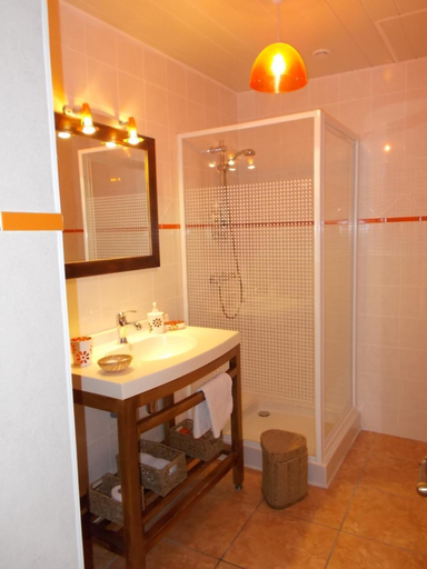 Bathroom 3, Le Clos des Palmiers, Charente-Maritime