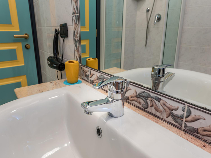 Bathroom 5, Mini Hotel Wine & Dreams, Cuneo