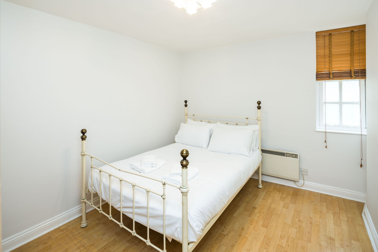 Bedroom 5, Delightful 1-bedroom Apartment In Whitechapel, London