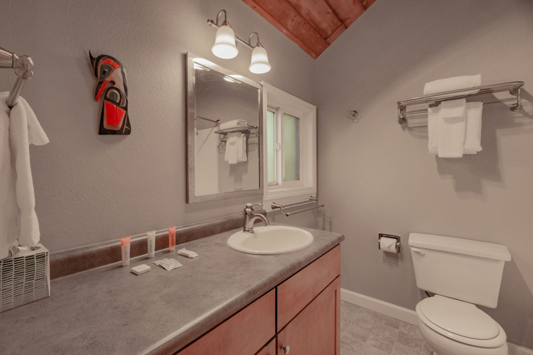 Bathroom 5, Embarcadero Resort Hotel & Marina, Lincoln