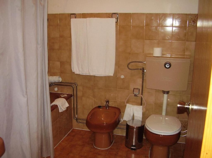 Bathroom 3, Casa Morgado, Almeida
