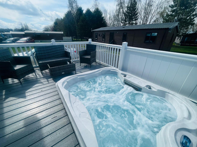 Sport & Beauty 3, Evergreen Lodge with Hot Tub, East Riding of Yorkshire