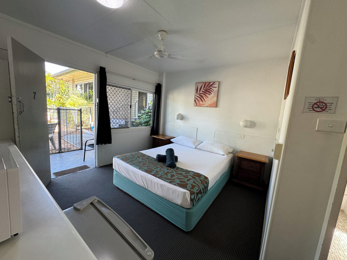Bedroom 2, Cairns City Motel, Cairns