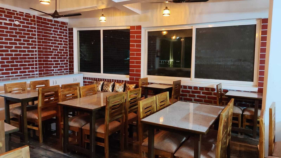 Food & Drinks 3, Hotel StudioZ Sahastradhara, Dehradun