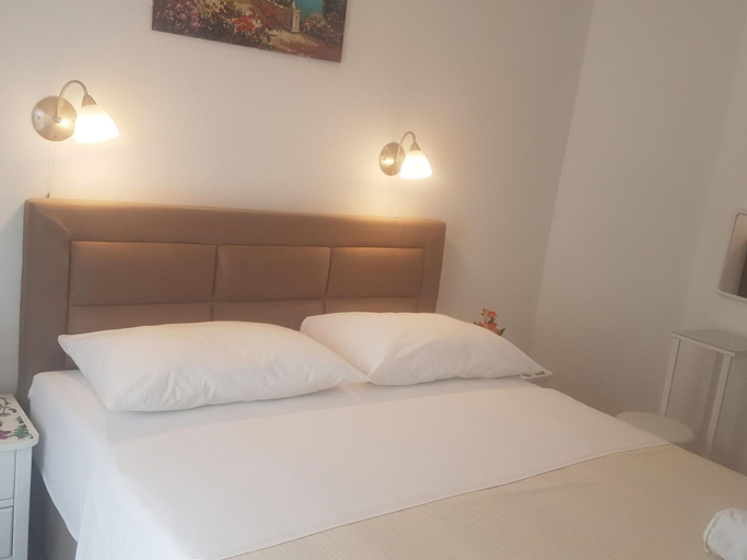 Bedroom 3, Simplistic Holiday Home in Okrug Gornji With Swimming Pool, Okrug