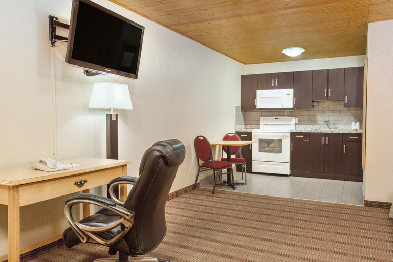 Others 5, Econo Lodge Inn & Suites Medicine Hat Highway 1, Division No. 1