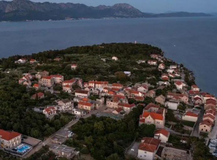 Others 5, Villa Stipea, Sućuraj
