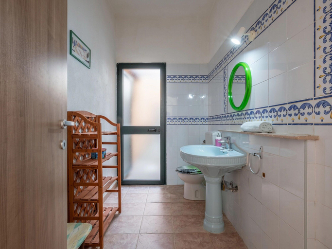 Bathroom 4, Picturesque Flat With sea View, Cagliari
