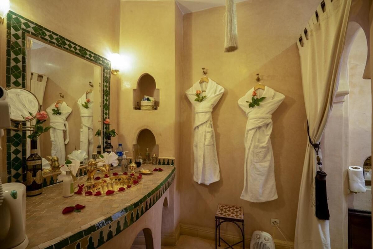 Bathroom 2, Room in B&B - Riad Anabel - Canelle Spacious Double Room, Marrakech