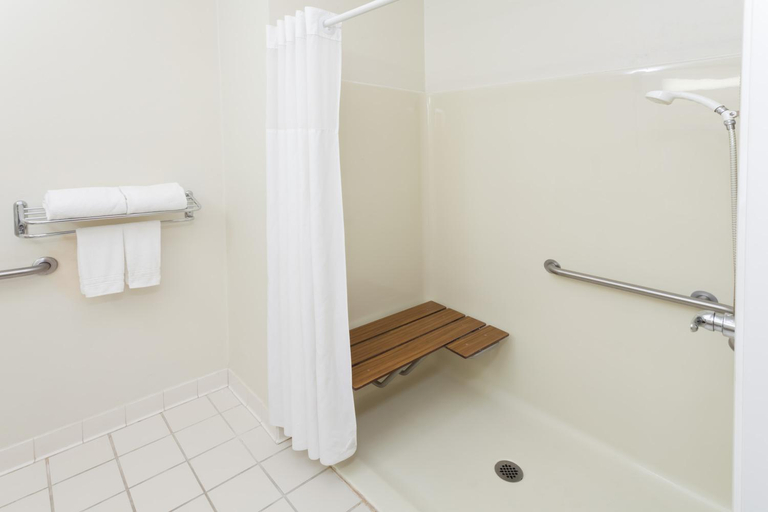Bathroom 4, Super 8 by Wyndham Huntington, Huntington