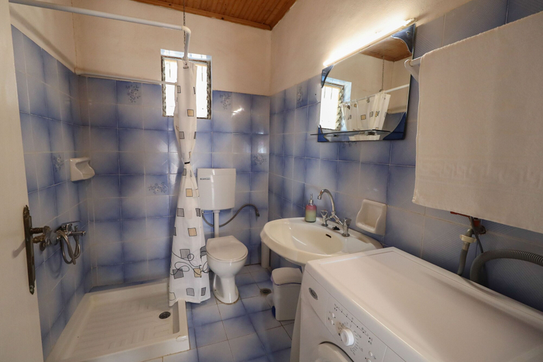 Bathroom, Seaside serenity apartment, Peloponnese