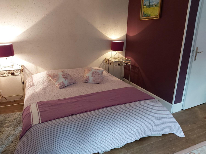 Bedroom 3, Burlats, Tarn