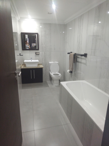 Bathroom 4, 504 Coral Reef, eThekwini