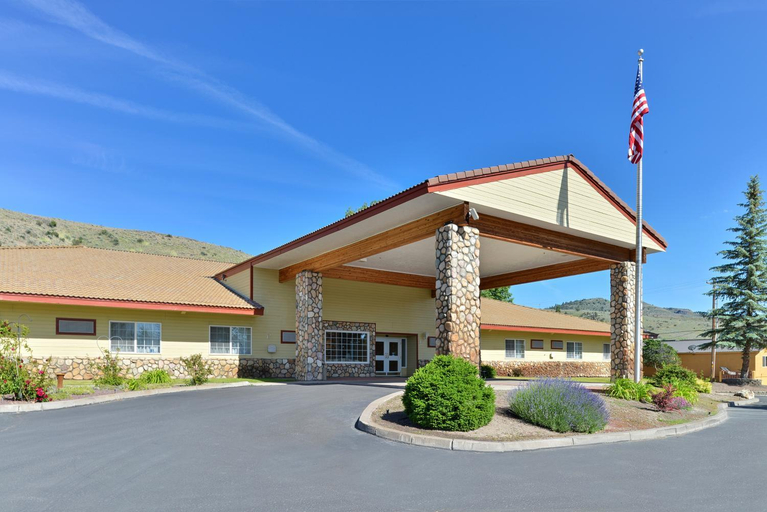 Entrance, Fremont Inn, Lake