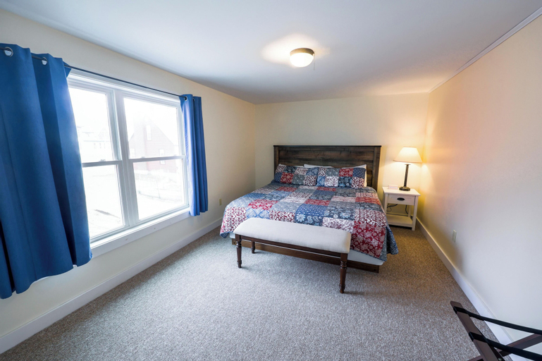 Downtown Greenville Spacious Apartment, Piscataquis