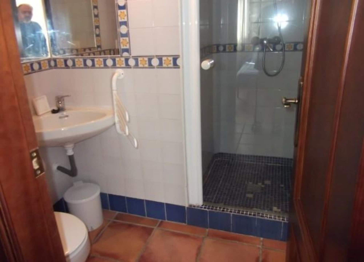 Bathroom 3, Atlanterra Apartment 103432 by MO Rentals, Cádiz